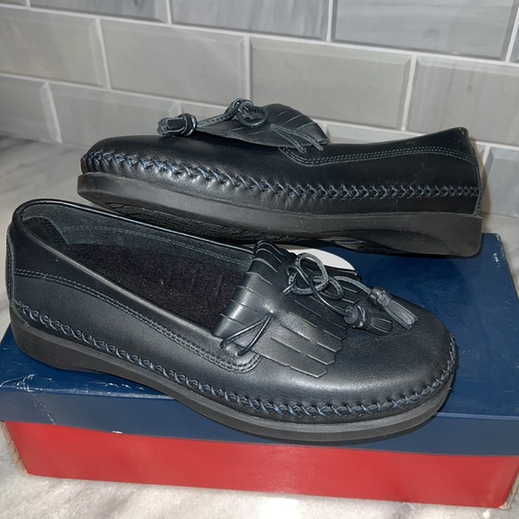 NIB Dexter navy slip on shoes - Picture 3 of 6